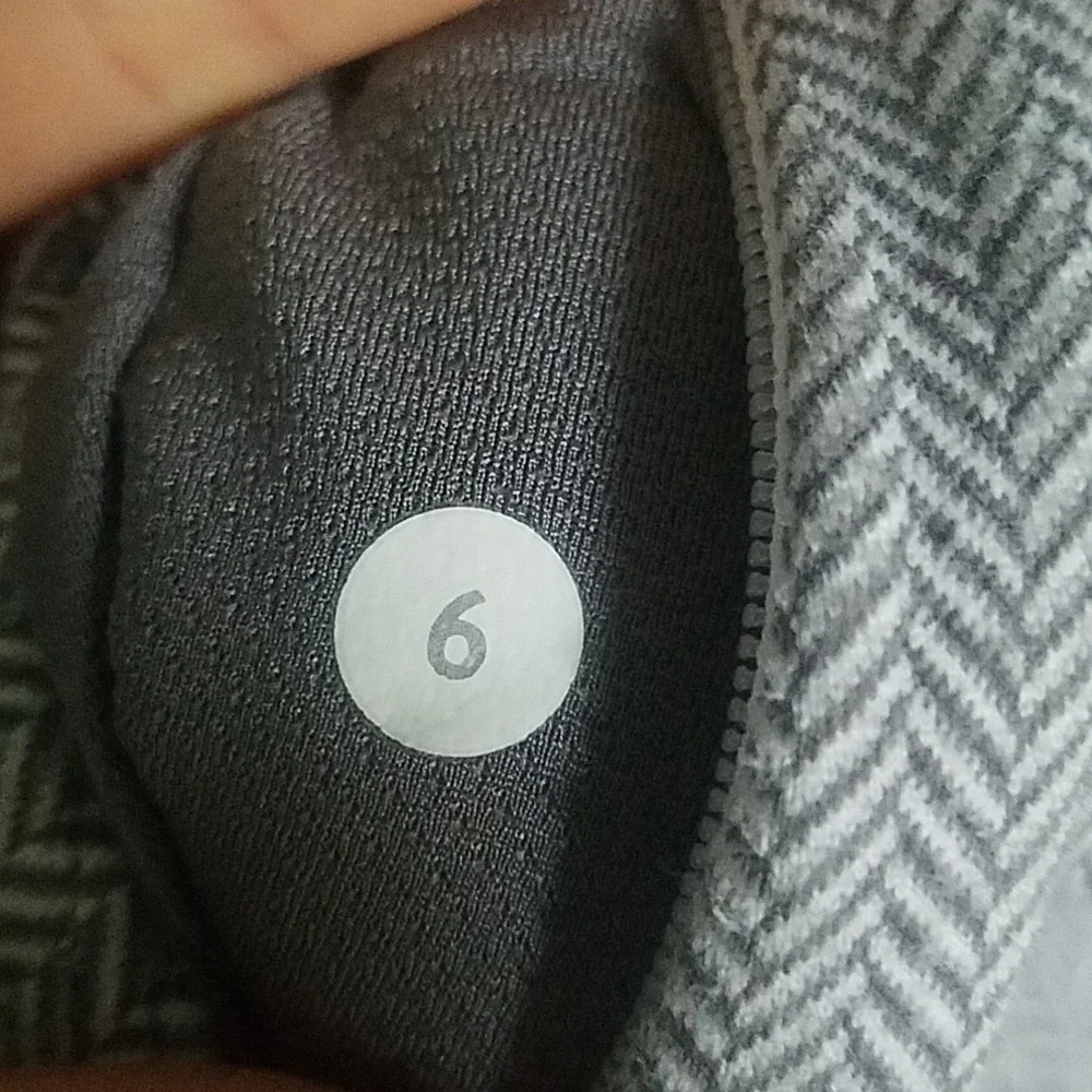 Lululemon Athletica Long Sleeve Shirt Top Herringbone Pattern Size 6 Gray Active